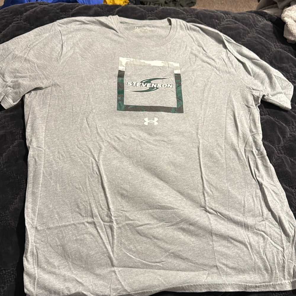 Under Armour, grey Stevenson T-shirt size XXL.